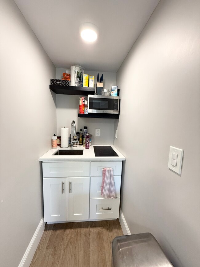 14 Derne St, Unit 302
