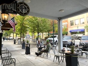 538 N Main St, Unit 512 in Hendersonville, NC - Foto de edificio - Building Photo