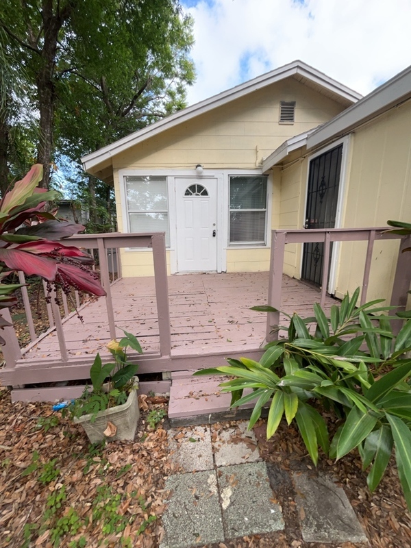 property at 1409 S Westmoreland Dr