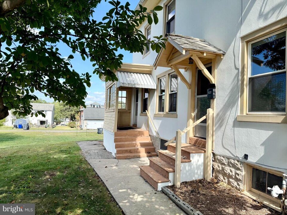637 N Charlotte St in Pottstown, PA - Building Photo