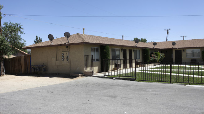 11933 A St in Hesperia, CA - Building Photo - Building Photo