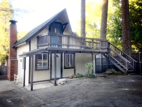 23941 Springwater Rd in Crestline, CA - Building Photo - Building Photo