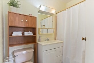 150 Rumford Ave in Mansfield, MA - Foto de edificio - Building Photo