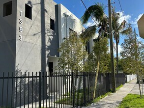 1393 NW 31st St in Miami, FL - Building Photo - Building Photo