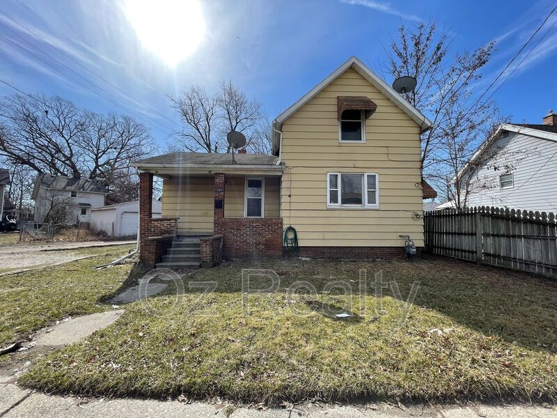 1927 Airline Ave in Toledo, OH - Building Photo