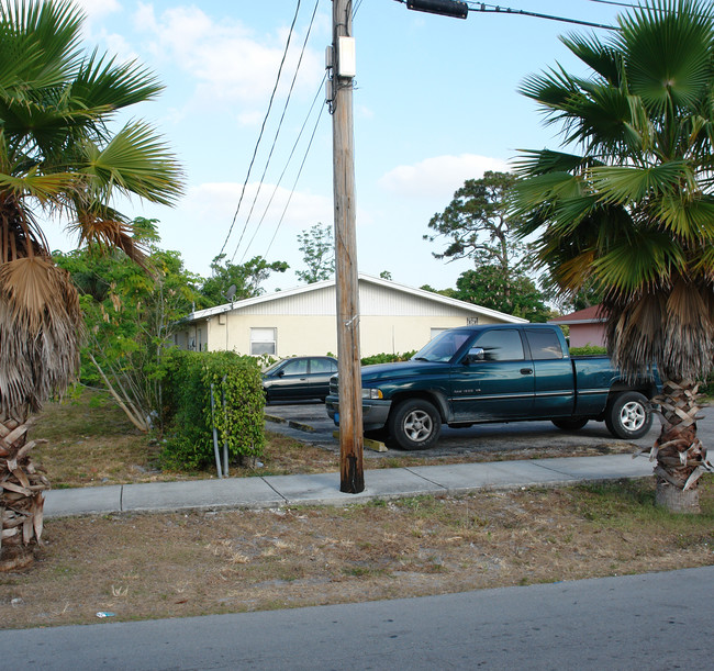 513 NW 22nd Ave in Fort Lauderdale, FL - Building Photo - Building Photo