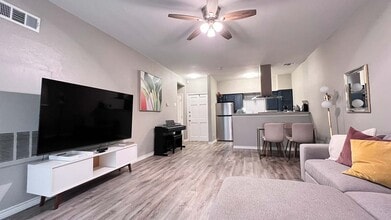 1908 San Antonio St, Unit 202 in Austin, TX - Building Photo - Building Photo