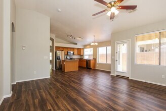 12321 W Marshall Ave in Litchfield Park, AZ - Foto de edificio - Building Photo