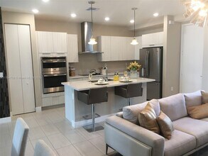 6675 NW 102nd Path in Doral, FL - Building Photo - Building Photo