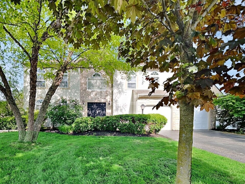 346 Pinecrest Ct in Delaware, OH - Building Photo