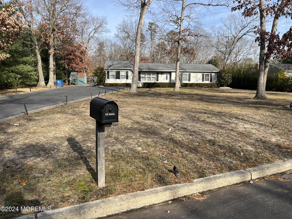 701 Gail Chambers Rd in Jackson Township, NJ - Building Photo