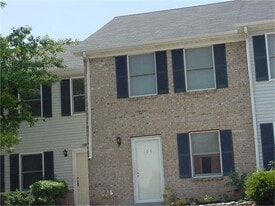 106 Heritage Dr in Nicholasville, KY - Building Photo