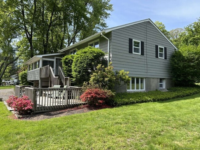 property at 18 Great Meadow Rd