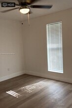 293 NW 73rd Ave in Miami, FL - Building Photo - Building Photo