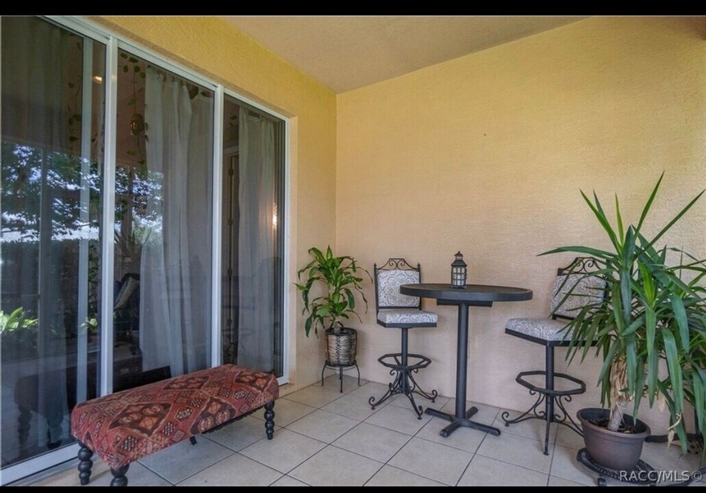 1733 W Caroline Path, Unit 1026 in Lecanto, FL - Building Photo