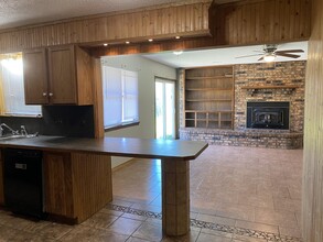 429 E Hillcrest Ln in Mustang, OK - Building Photo - Building Photo