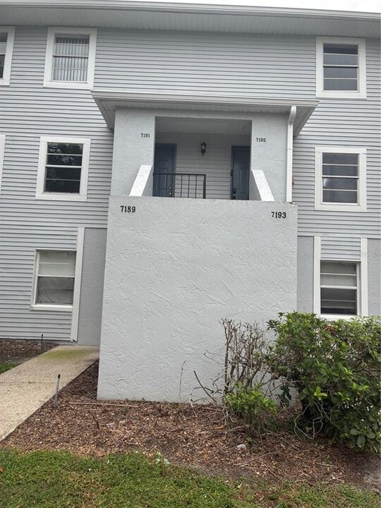 7193 E Bank Dr in Tampa, FL - Building Photo