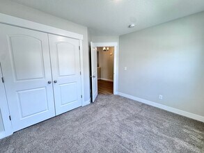 12339 Remy Rd in Herriman, UT - Foto de edificio - Building Photo