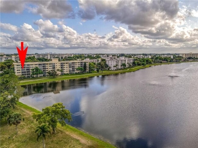 2751 N Palm Aire Dr, Unit 501 in Pompano Beach, FL - Building Photo - Building Photo