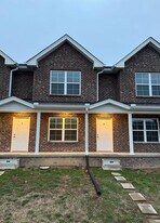 907 Freeman St in Lafayette, TN - Building Photo