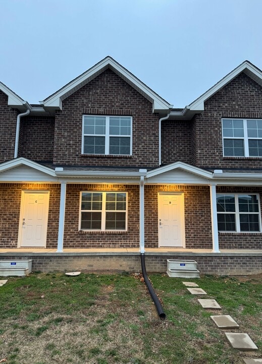 907 Freeman St in Lafayette, TN - Building Photo