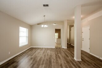10270 Oasis Palm Dr in Tampa, FL - Building Photo - Building Photo