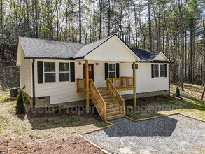 70 Erwin Hill Dr in Hendersonville, NC - Building Photo - Building Photo