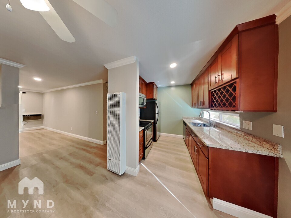 2734 Oak Rd in Walnut Creek, CA - Building Photo
