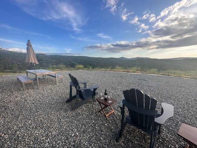 35251 Calle Campo, Unit Glamping Trailer in Temecula, CA - Building Photo - Building Photo