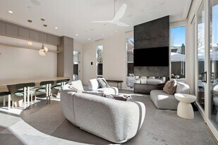 211 W Main St in Aspen, CO - Building Photo