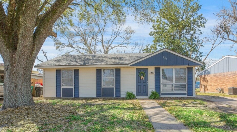 701 Churchill Dr in Lafayette, LA - Building Photo