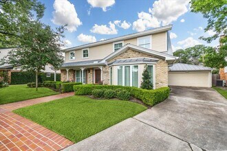2427 Blue Water Ln in Houston, TX - Foto de edificio - Building Photo