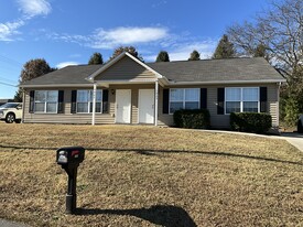 1925 Levy Dr, Unit 1925 Levy Drive in Powell, TN - Building Photo