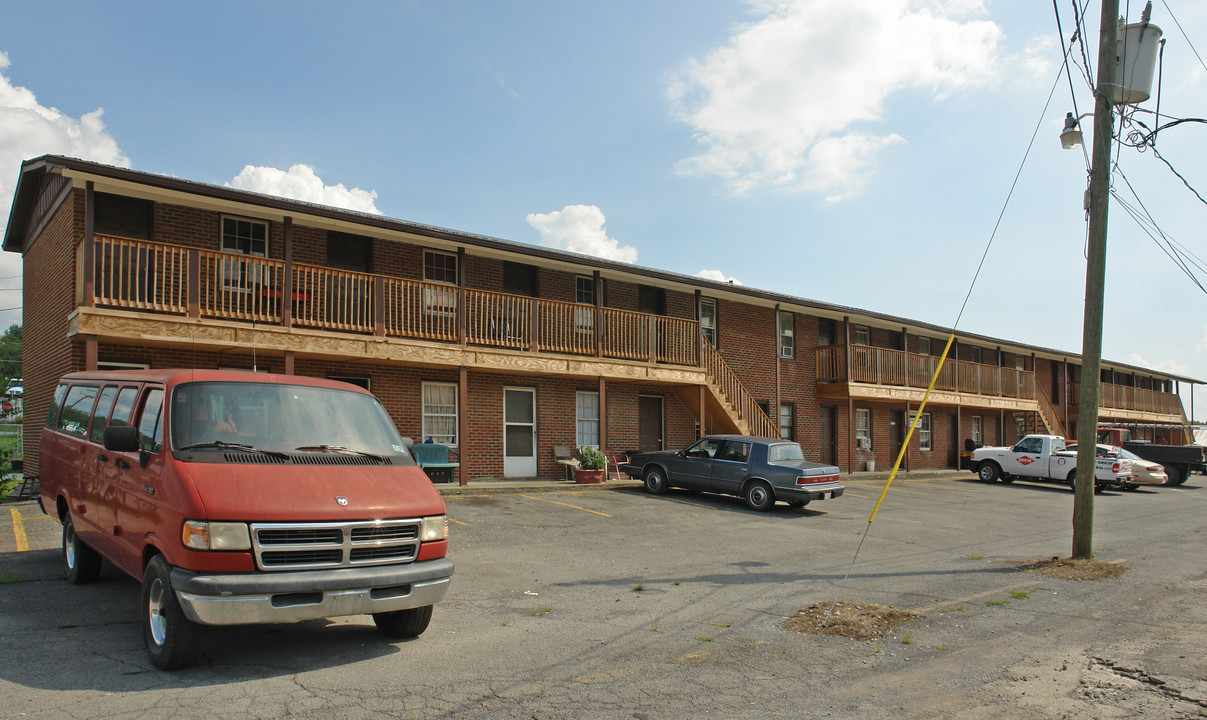 Fair Oaks Dr in Lewisburg, WV - Building Photo