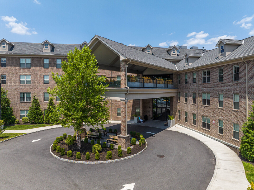 The Manor at Totowa in Totowa, NJ - Building Photo