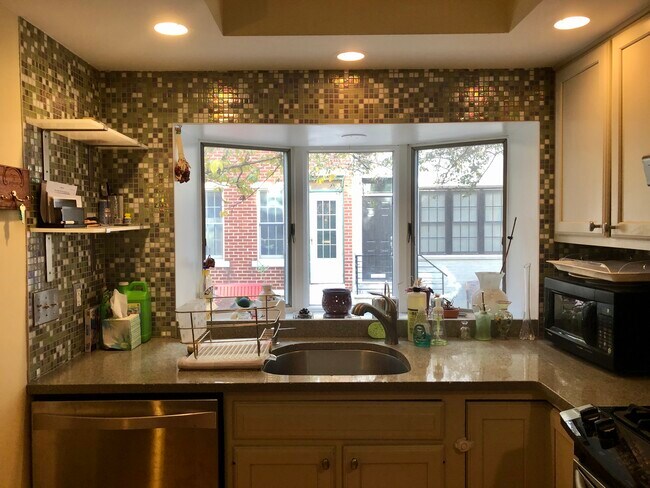 711 Clymer St in Philadelphia, PA - Foto de edificio - Building Photo