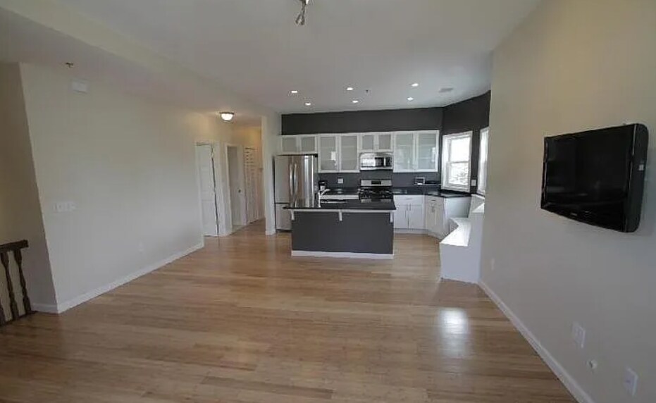 17 Ashley St, Unit 1 in Boston, MA - Foto de edificio