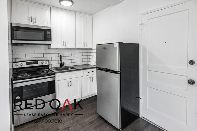 851 S Kenmore Ave in Los Angeles, CA - Building Photo - Building Photo