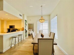 411 NE Plantation Rd in Stuart, FL - Foto de edificio - Building Photo