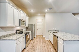 9217 Sunberry Shadow Dr in Houston, TX - Foto de edificio - Building Photo