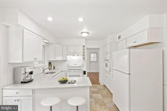 8803 Tuckerman Ln in Potomac, MD - Building Photo - Building Photo