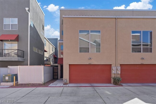 property at 2007 Yaupon Ave