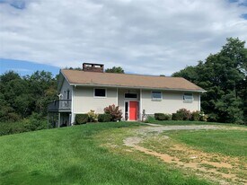 860 Hunns Lake Rd in Stanfordville, NY - Building Photo