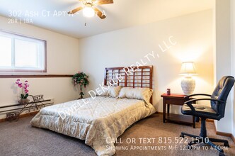 302 Ash Ct in Dekalb, IL - Foto de edificio - Building Photo