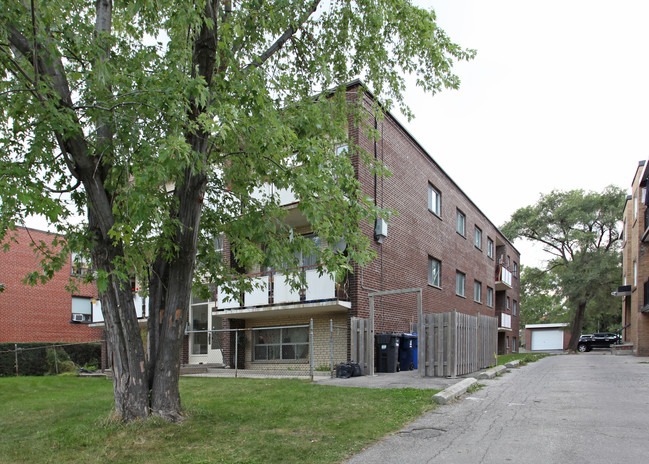 60 Wasdale Cres in Toronto, ON - Building Photo - Building Photo