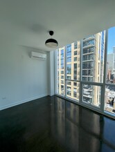 754 N Clark St, Unit 410 in Chicago, IL - Building Photo - Building Photo