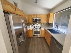 5640 E Bell Rd in Scottsdale, AZ - Building Photo - Building Photo