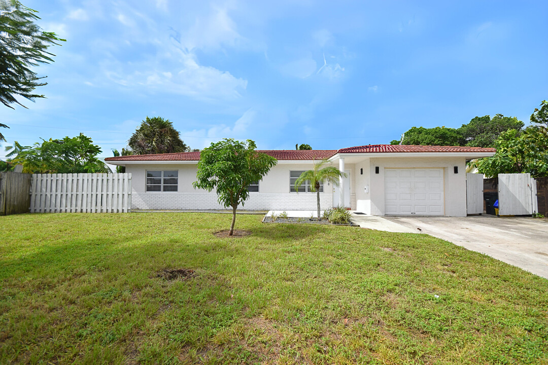 2198 NE 3rd Ave in Boca Raton, FL - Building Photo