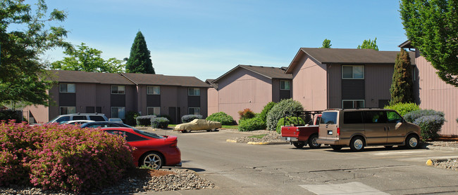 Lincoln Townhouses in Corvallis, OR - Foto de edificio - Building Photo