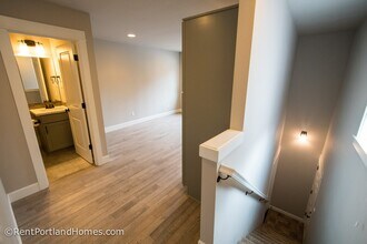 8213 SE 9th Ave in Portland, OR - Building Photo - Building Photo